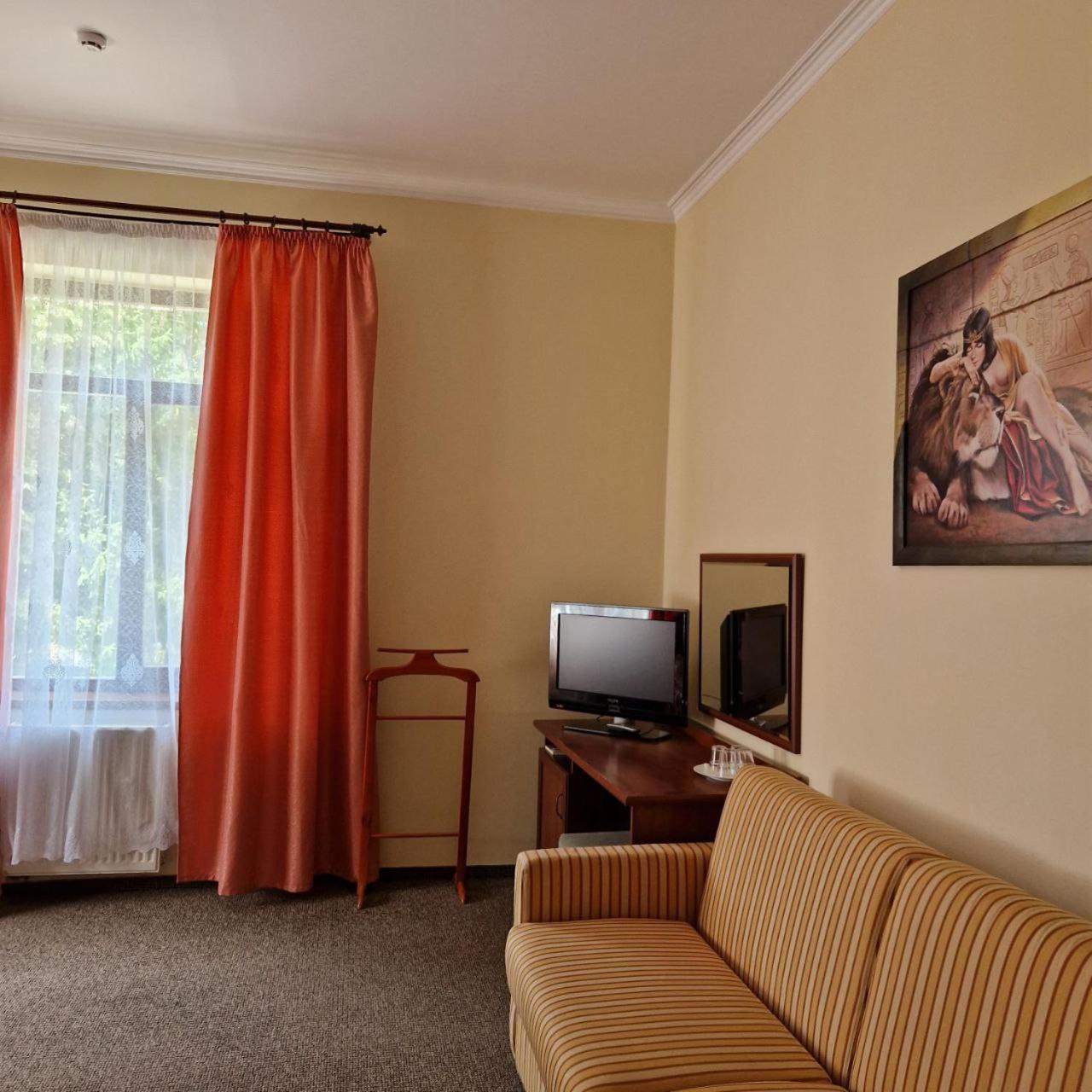 Hotel Helikon Яноши Экстерьер фото