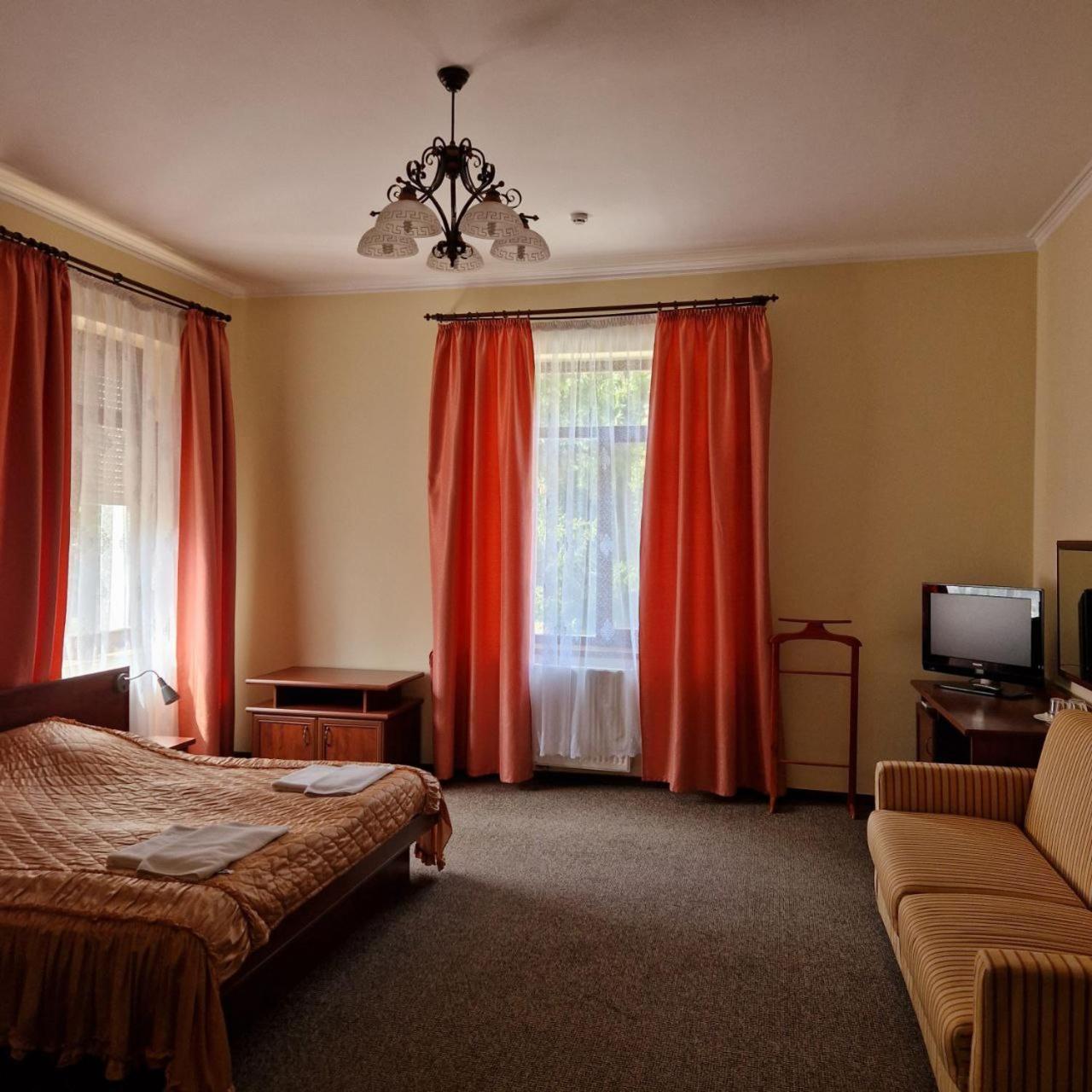 Hotel Helikon Яноши Экстерьер фото