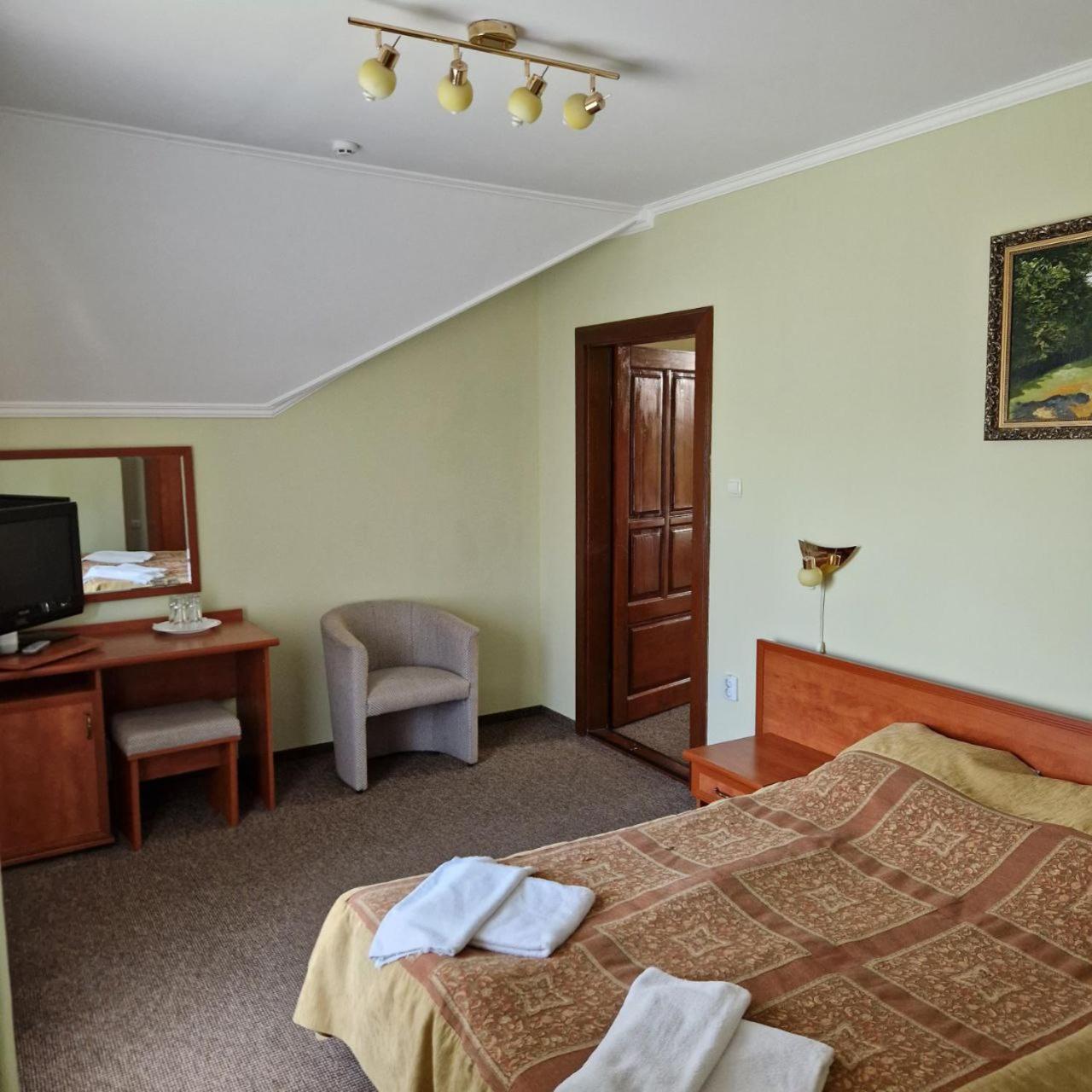 Hotel Helikon Яноши Экстерьер фото