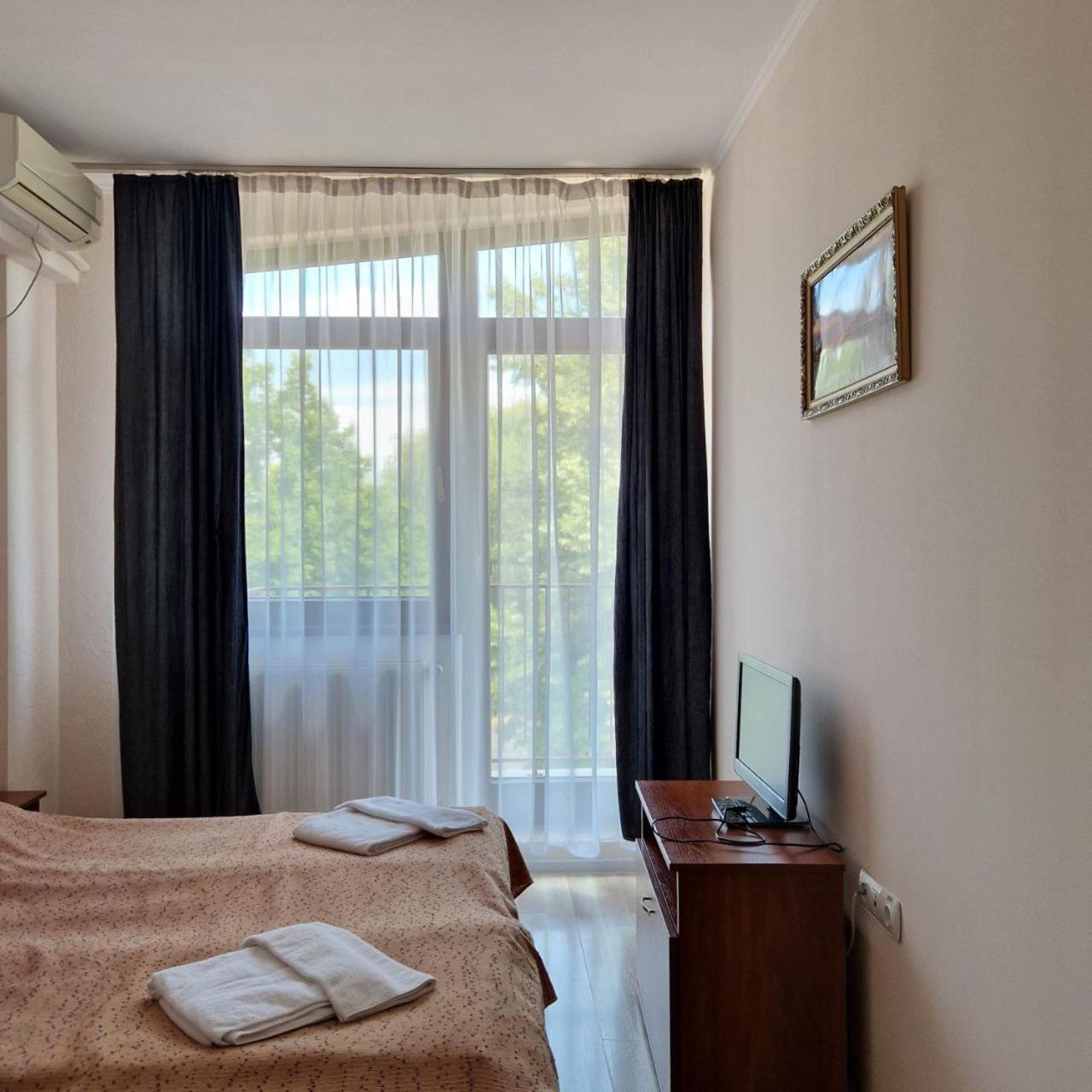 Hotel Helikon Яноши Экстерьер фото