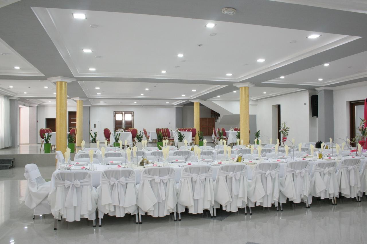 Hotel Helikon Яноши Экстерьер фото