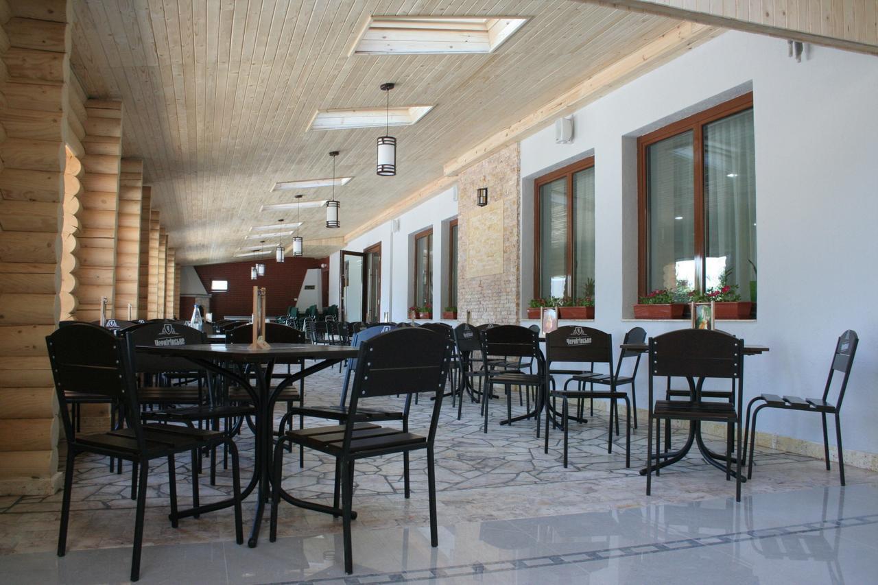 Hotel Helikon Яноши Экстерьер фото
