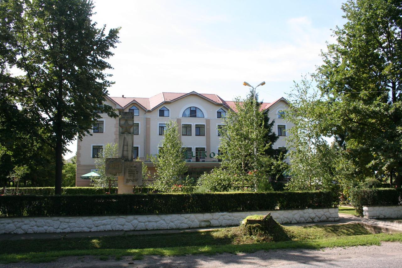 Hotel Helikon Яноши Экстерьер фото